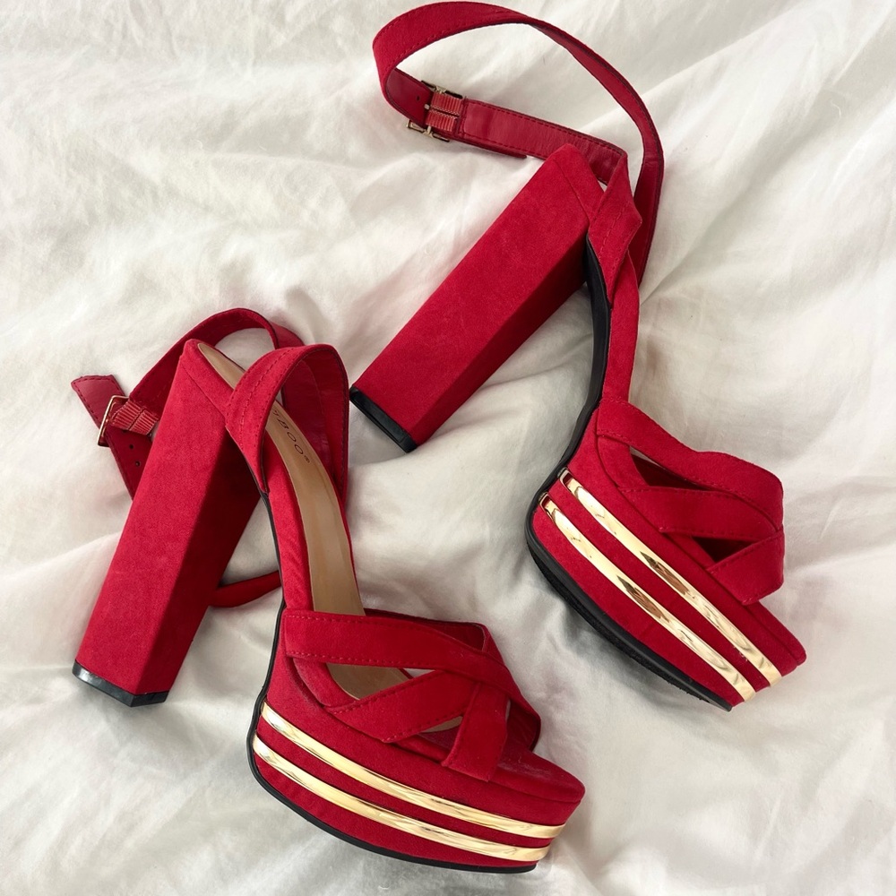 Red & Gold Heels❤️